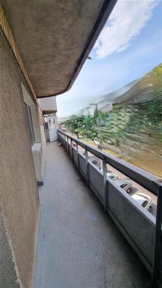 Apartament cu 3 camere decomandat în Călărași