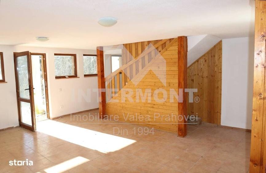 Casă cu 4 camere cu Teren 1600 Mp în Central