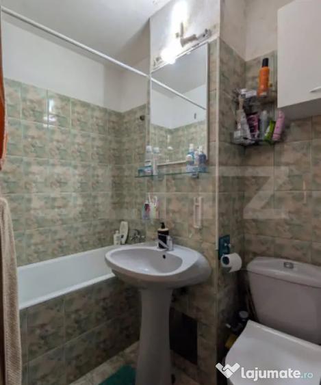 Apartament cu 3 camere decomandat în Micro 4