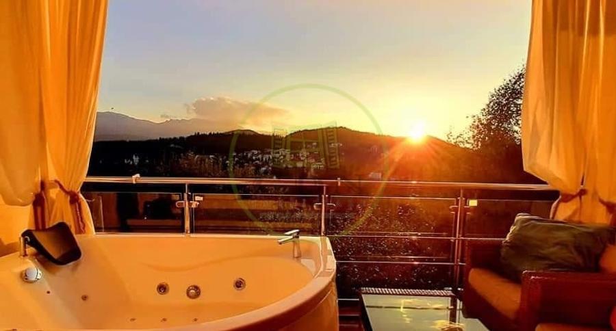 Casă individuală cu 14 camere cu Canalizare în Cioplea