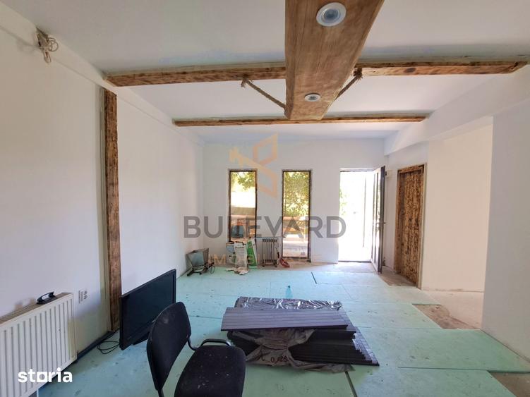 Casă cu 5 camere cu Teren 4700 Mp în Zimbor