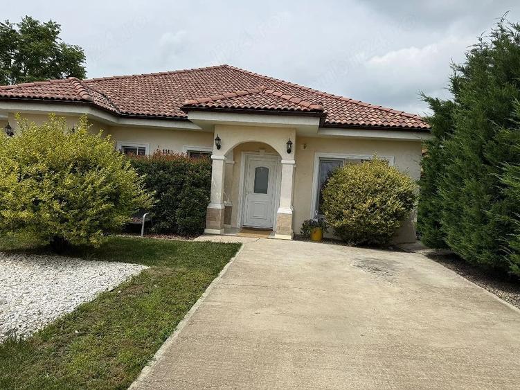 Duplex 79 mp utili ?i 324 mp teren terasa acoperita, curte amenajata ?i multa lini?te - 3