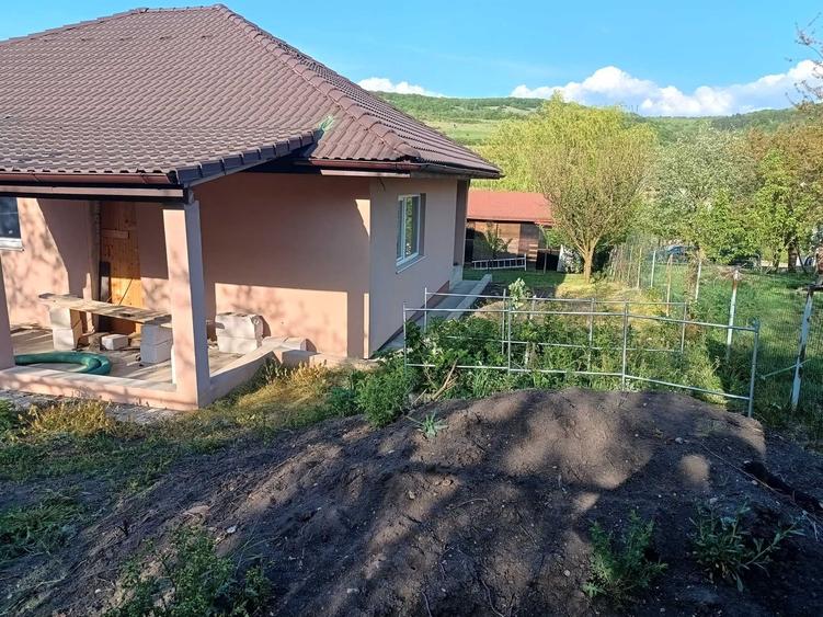 Casă cu 3 camere în Baciu