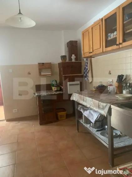 Casă cu 5 camere cu Teren 370 Mp în Bran