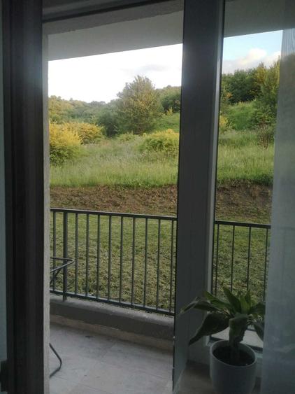 Apartament cu 3 camere semidecomandat în Florești