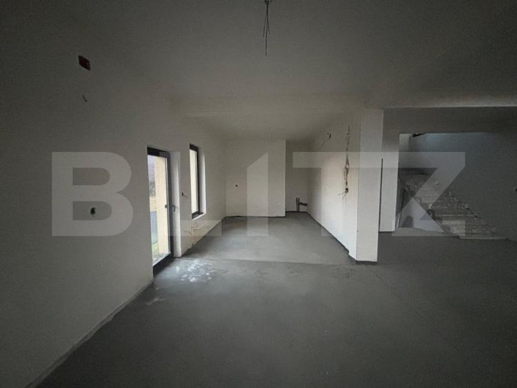 Casă individuală cu 5 camere cu Canalizare în Sud-Vest