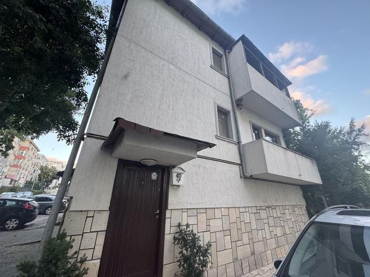 Casă cu 4 camere în Delfinariu