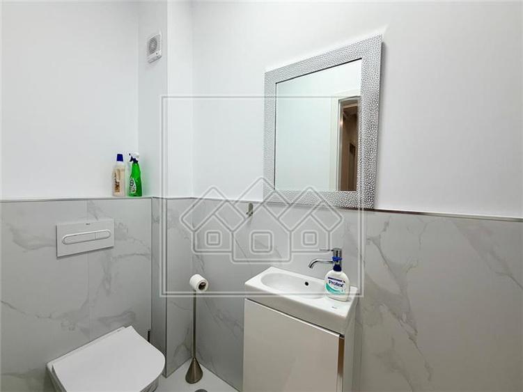 p. cu 2 camere, 2 bai si balcon, situat in Lazaret - prima inchiriere - 15
