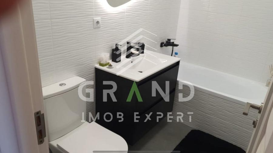 Apartament cu 3 camere semidecomandat, mobilat în Florești