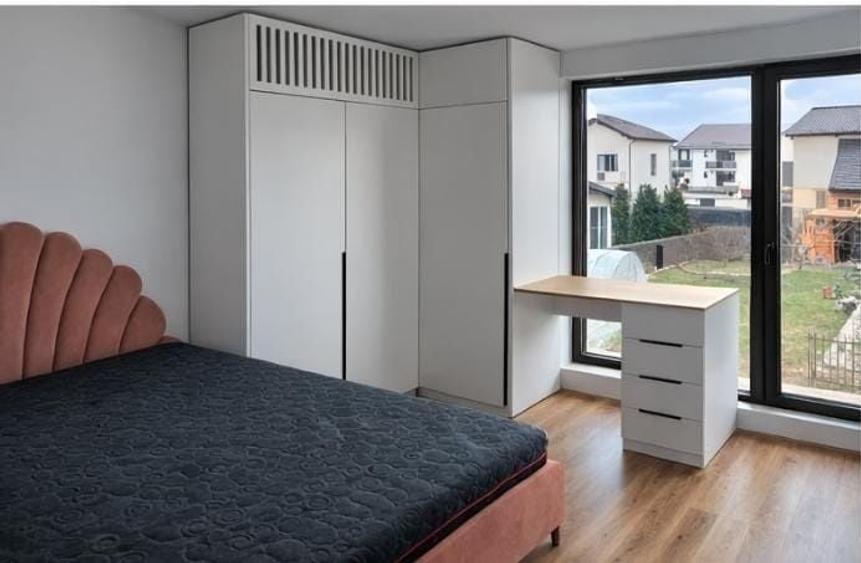 Casă cu 4 camere în Olteni