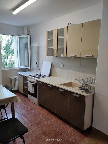 Apartament cu 2 camere decomandat în Titan