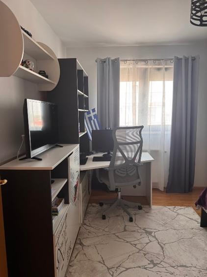 Apartament cu 3 camere decomandat, mobilat în Central