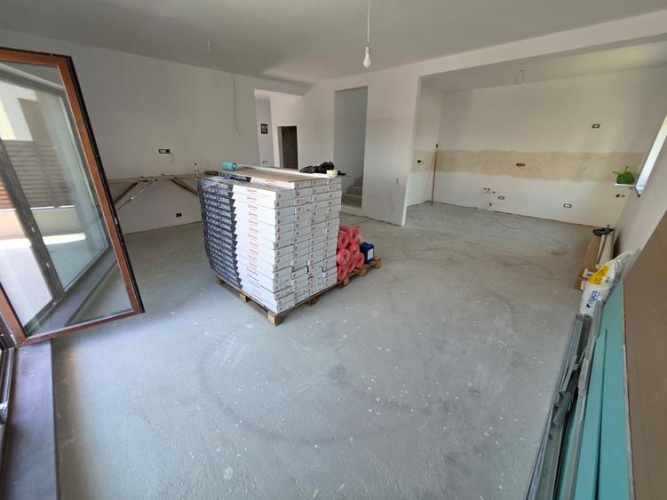 Casă individuală cu 5 camere cu Canalizare în Fundeni