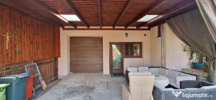 Casă cu 6 camere cu Teren 698 Mp în Sânmartin