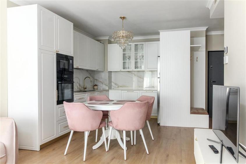 Apartament cu 3 camere semidecomandat în Gară