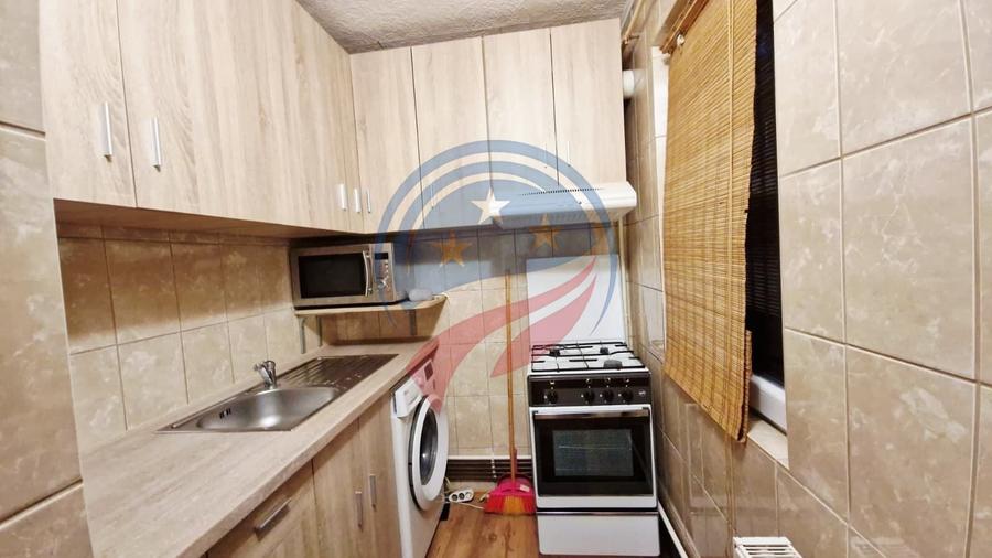 Apartament cu 3 camere semidecomandat, mobilat în Craiovița Nouă