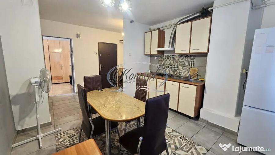 Apartament cu 3 camere decomandat în Între Lacuri