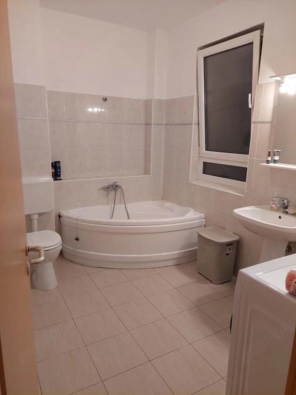 Apartament cu 3 camere decomandat în Aradului