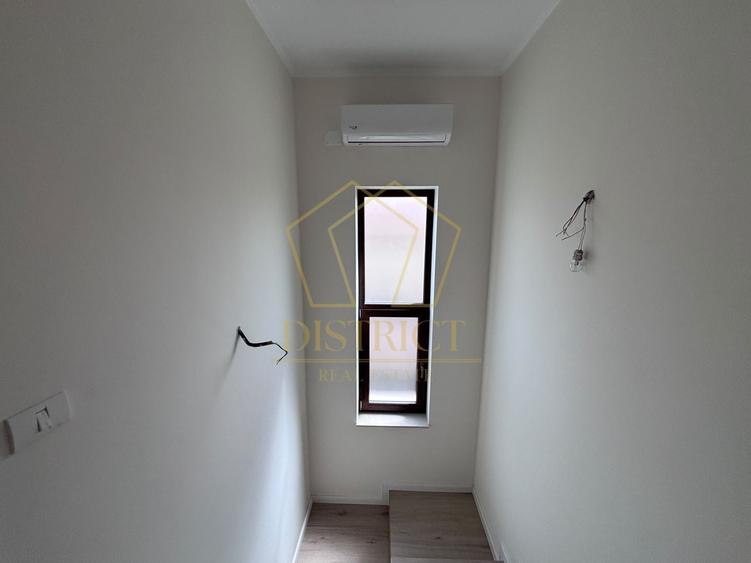 Duplex cu 5 camere cu Canalizare în Dumbrăvița