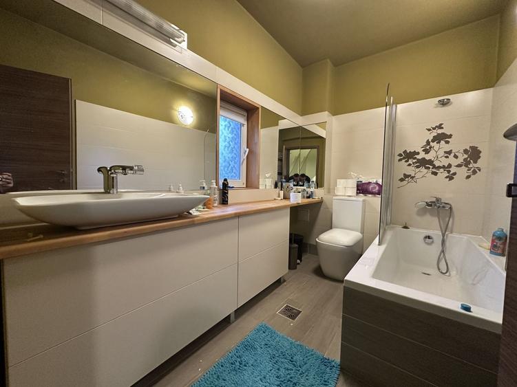 Casă individuală cu 5 camere cu Canalizare în Pipera