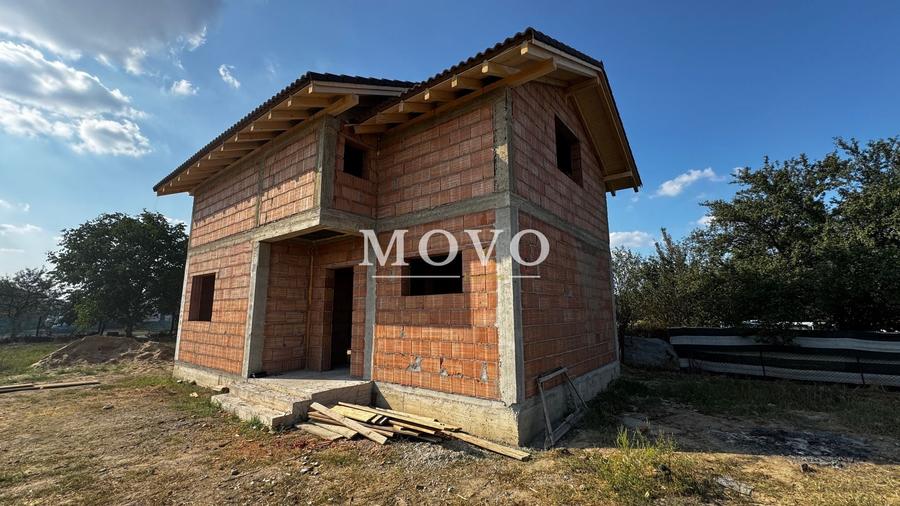 Casă individuală cu 5 camere cu Teren 500 Mp în Albina