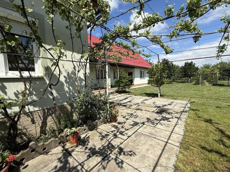 Casă cu 4 camere cu Teren 1439 Mp în Central
