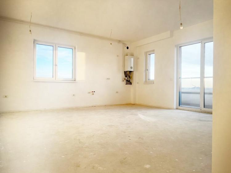 Apartament cu 3 camere decomandat în Torontalului