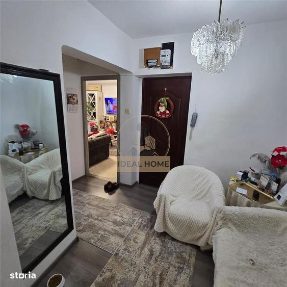 Apartament cu 3 camere decomandat în Albești