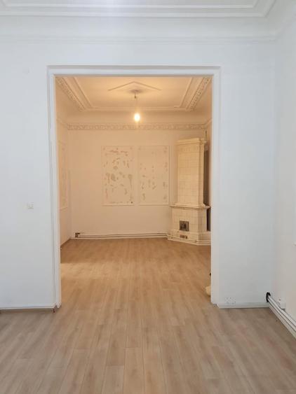 Casă individuală cu 14 camere cu Canalizare în Ferdinand