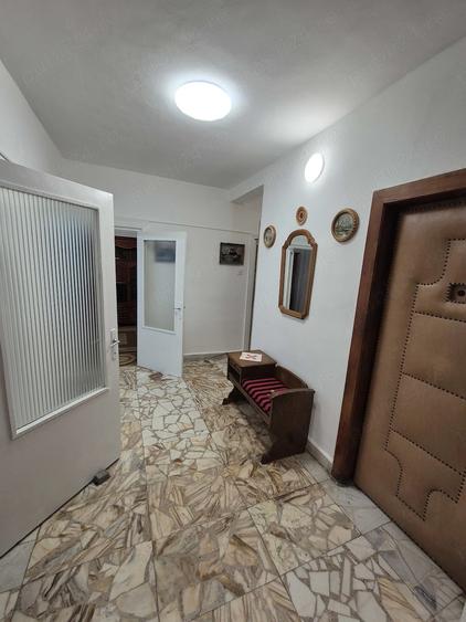 Apartament cu 3 camere decomandat în Rogerius