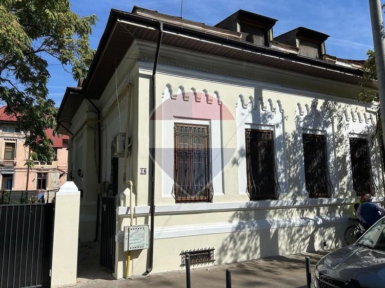 Casă individuală cu 4 camere cu Teren 126 Mp în Cișmigiu