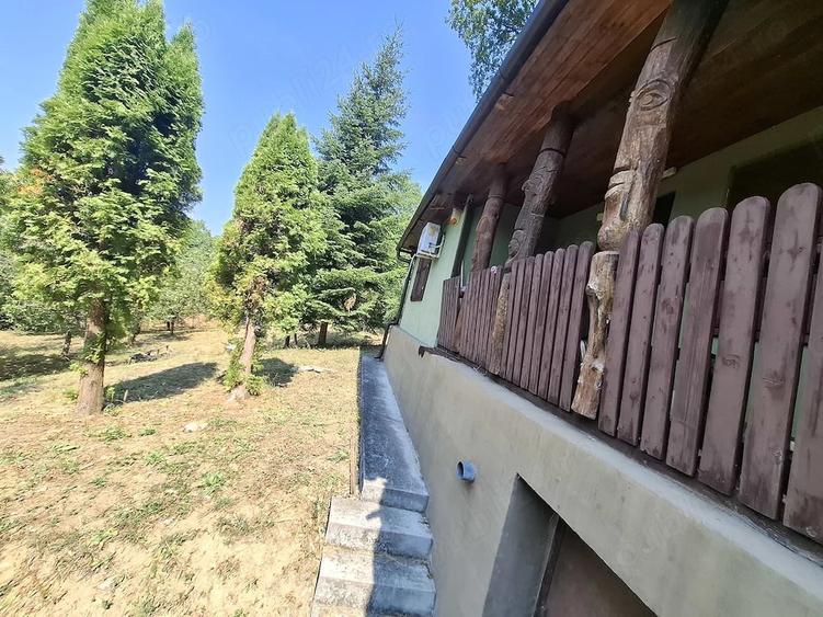Casă cu Teren 2700 Mp în Central
