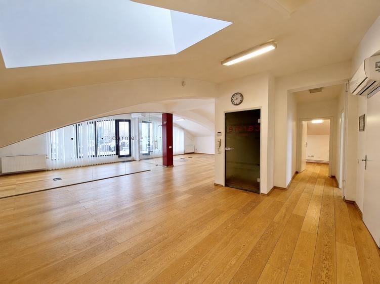 Apartament cu 4 camere decomandat în Cotroceni