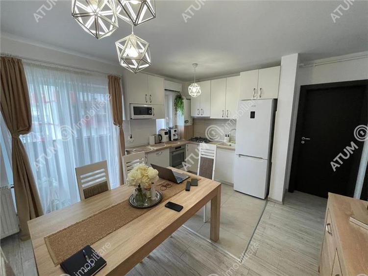 Apartament cu 3 camere semidecomandat, mobilat în Exterior Vest