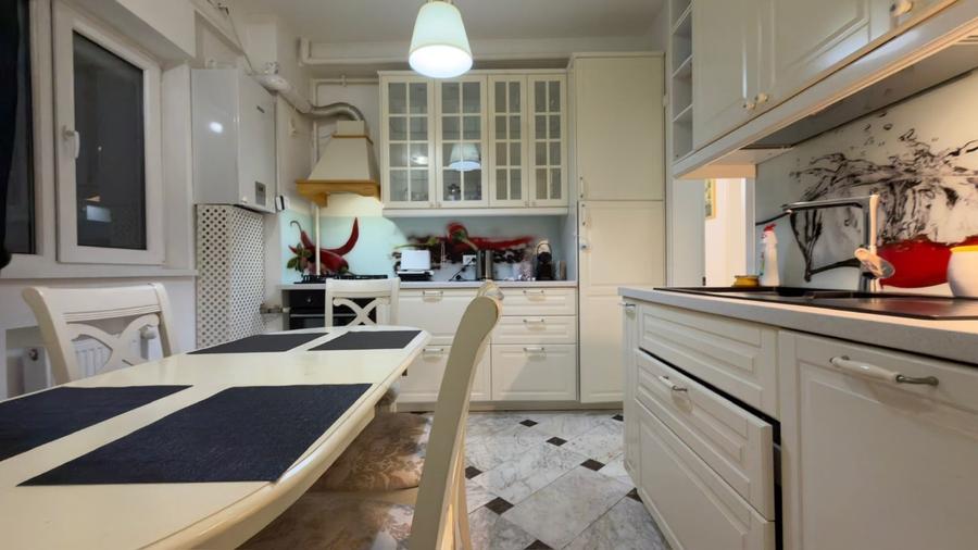Apartament cu 3 camere semidecomandat în Universitate