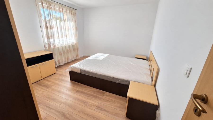 Apartament cu 3 camere decomandat, mobilat în Turnișor