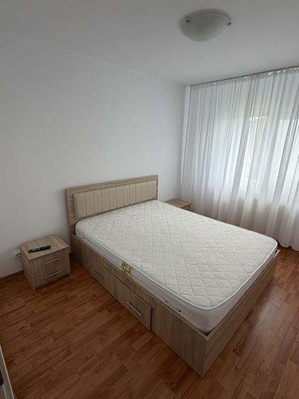 Apartament cu 3 camere decomandat în Eremia