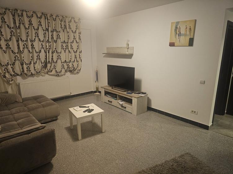 Apartament cu 2 camere decomandat în Roșu
