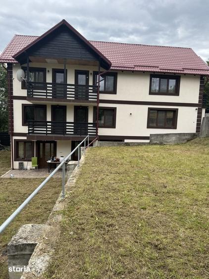 Casă cu 8 camere cu Teren 2800 Mp în Milcoiu