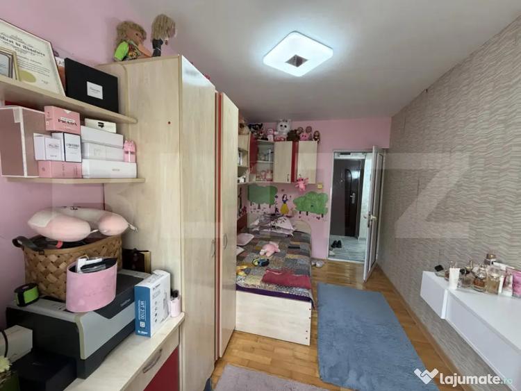 Apartament cu 3 camere decomandat, mobilat în Plopilor