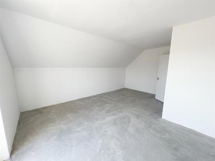 Casă cu 5 camere cu Teren 492 Mp în Cihei