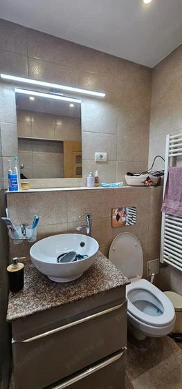 Casă cu 3 camere decomandat în Casa de Cultură