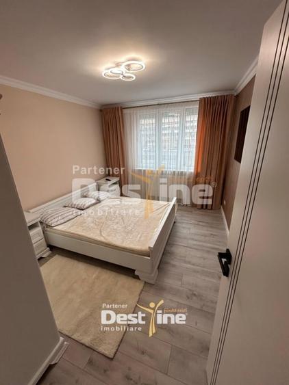Apartament cu 3 camere semidecomandat în Central