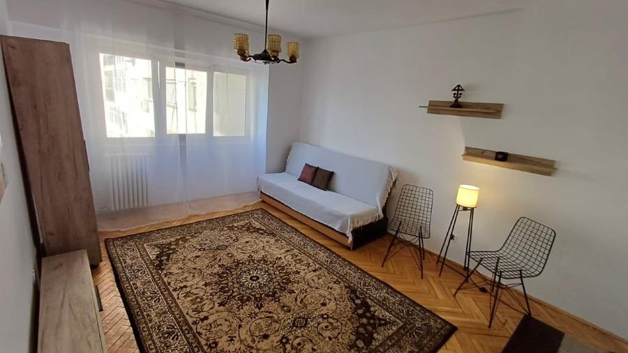 Apartament cu 3 camere decomandat, mobilat în Gară