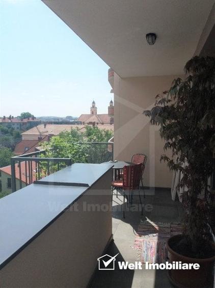 Apartament cu 3 camere semidecomandat, mobilat în Central