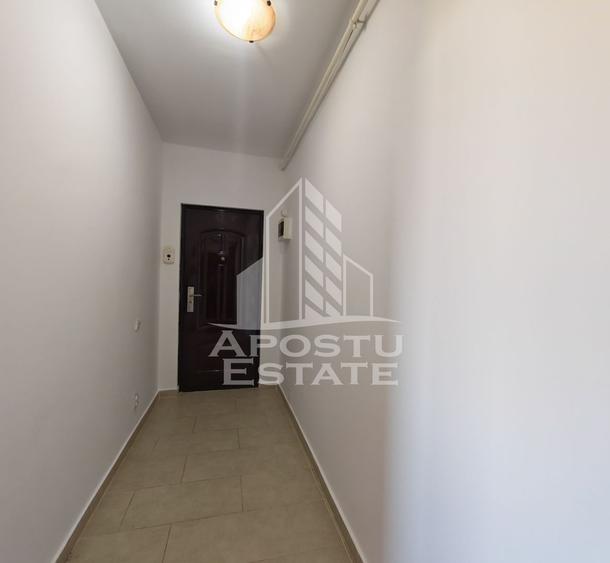 Apartament cu 3 camere nedecomandat, mobilat în Lipovei