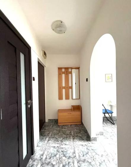 Apartament cu 2 camere semidecomandat, mobilat în Mărăști