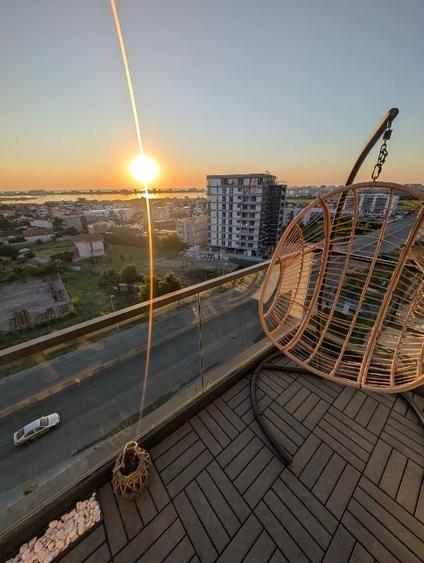 Apartament cu 3 camere semidecomandat, mobilat în Tomis Plus