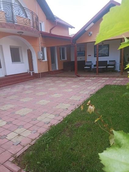 Casă cu 4 camere cu Teren 300 Mp în Central