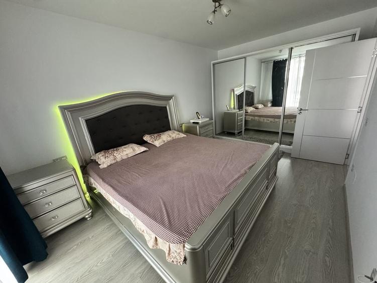 Apartament cu 2 camere semidecomandat în Roșu